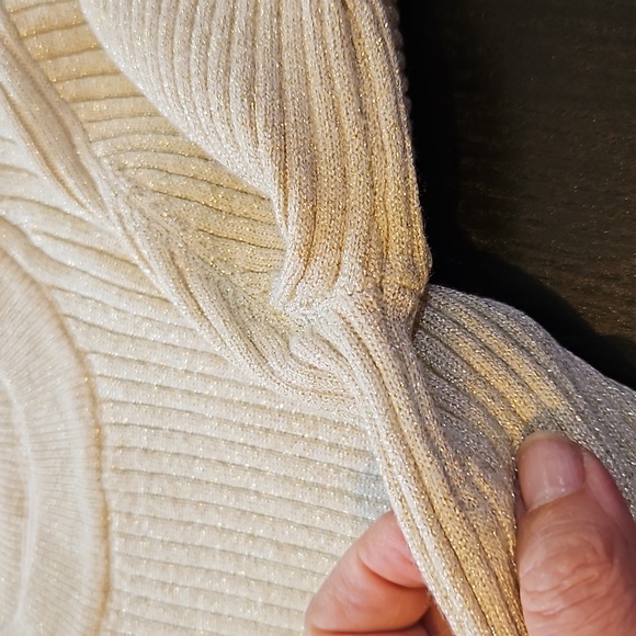 *As new* 8-9yrs ZARA gold knit jumper, very stretchy, would fit younger/older - Picture 6 of 7